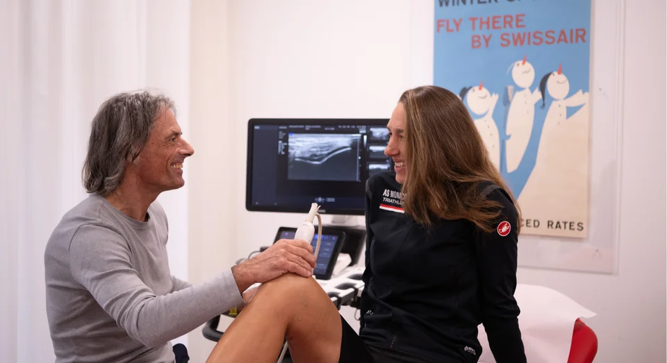 Esame ecografico del ginocchio di un’atleta